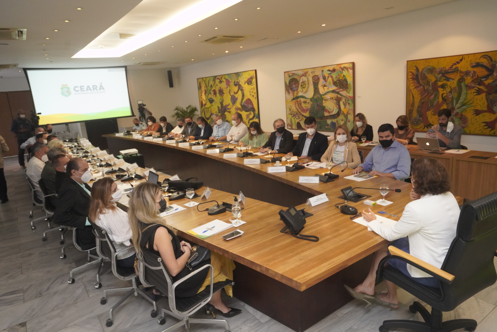 Governadora do Ceará reúne secretariado e reforça compromisso de continuar entregando melhores serviços aos cearenses