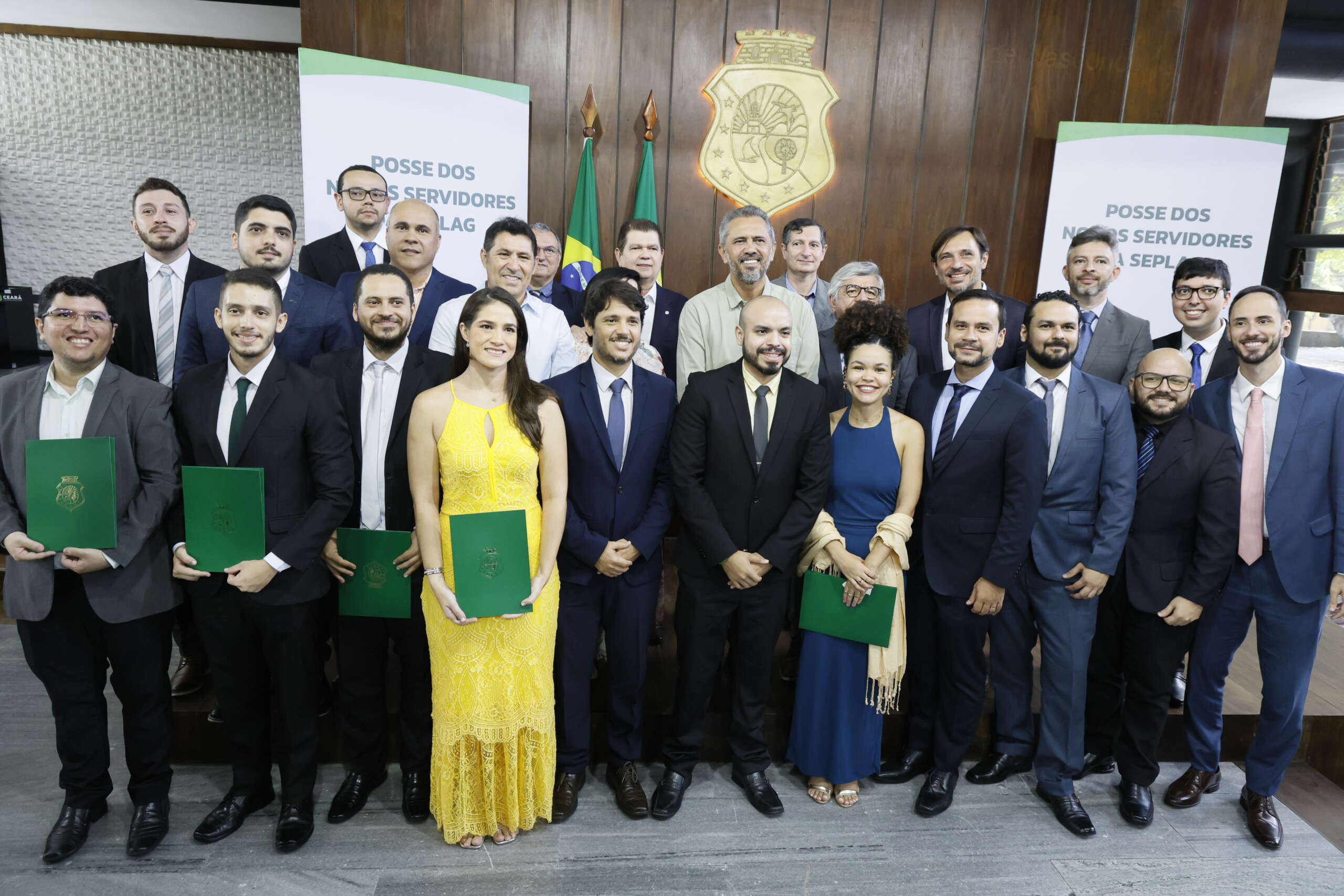 Governador Elmano de Freitas empossa servidores da Seplag