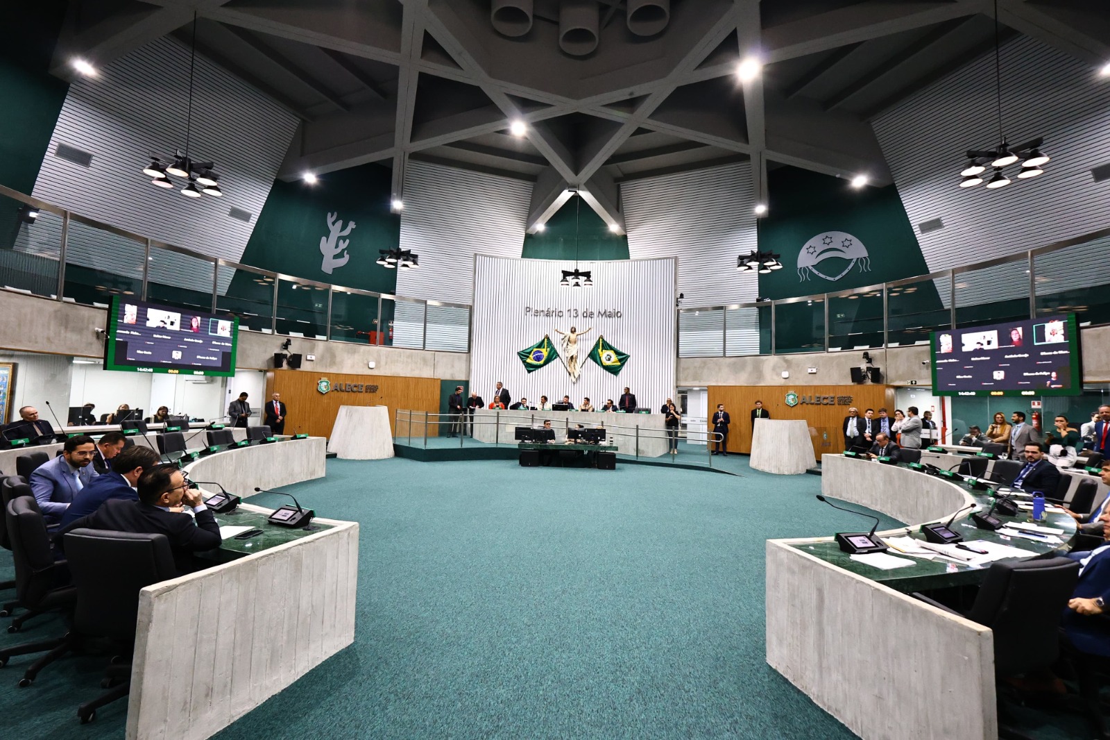 Alece aprova LDO com projeção de R$ 4,4 bilhões em investimentos do Governo