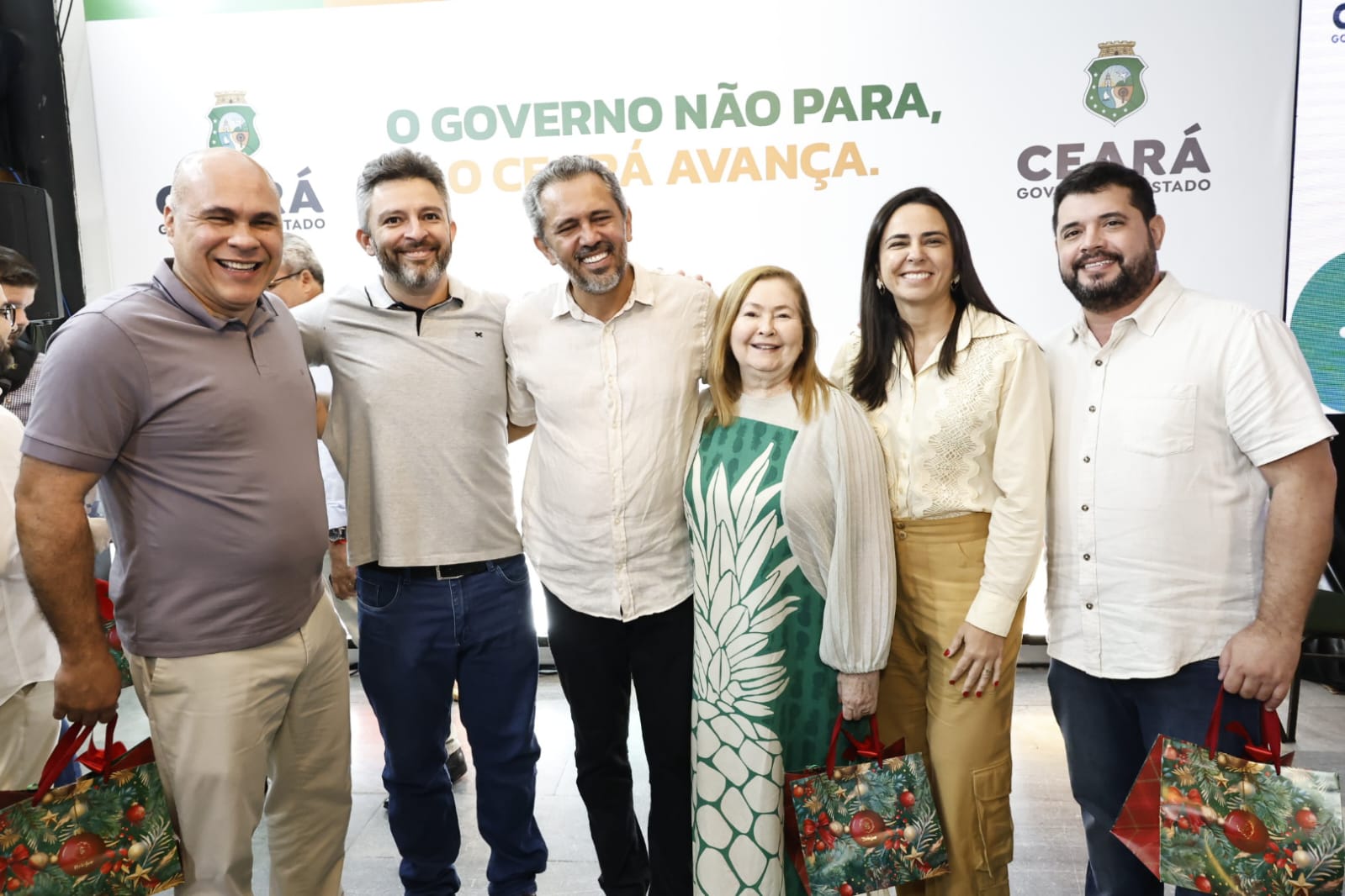 Em reunião com secretariado, governador comemora investimento recorde de R$ 4,7 bi em 2025