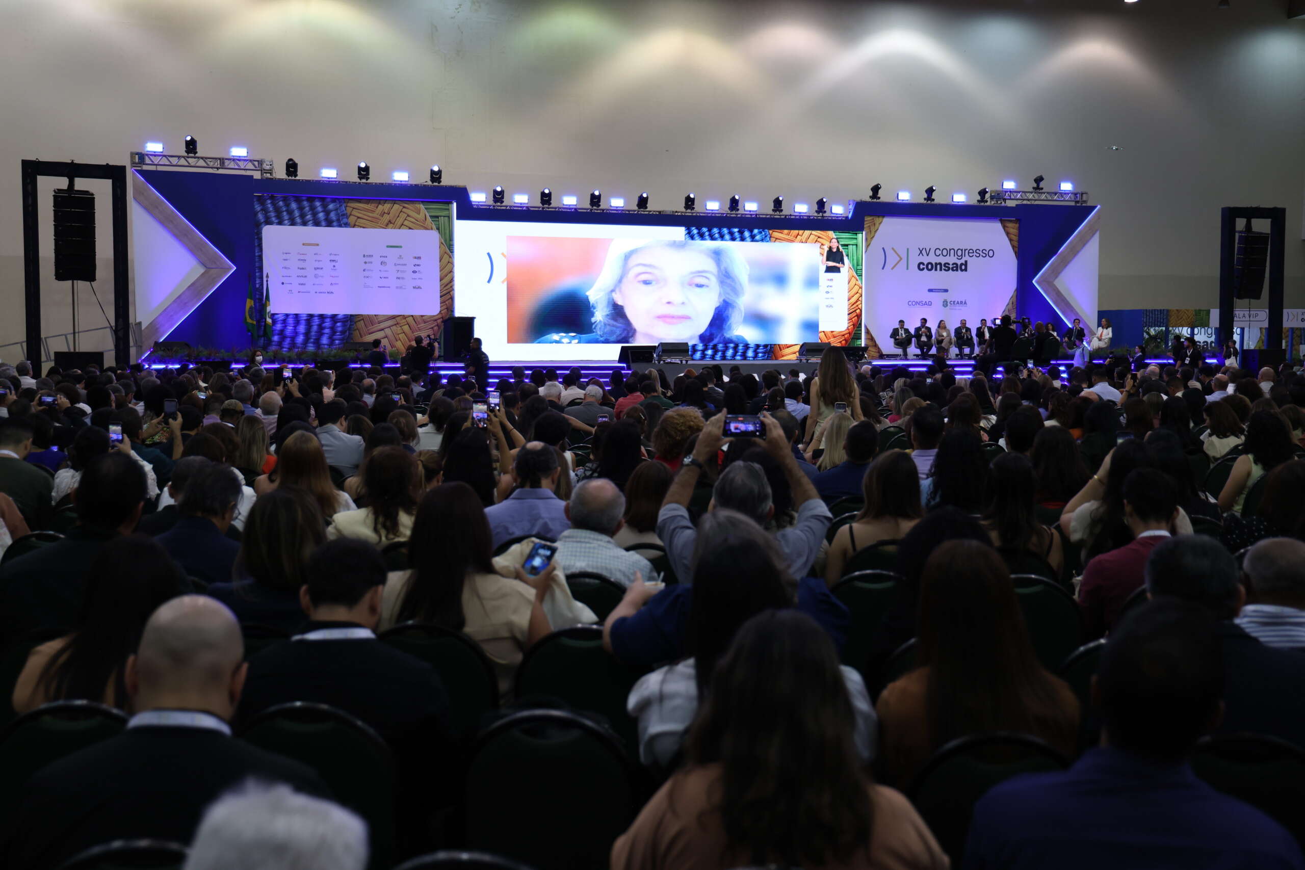Ministra Cármen Lúcia defende mais mulheres nos espaços de poder na abertura do Consad