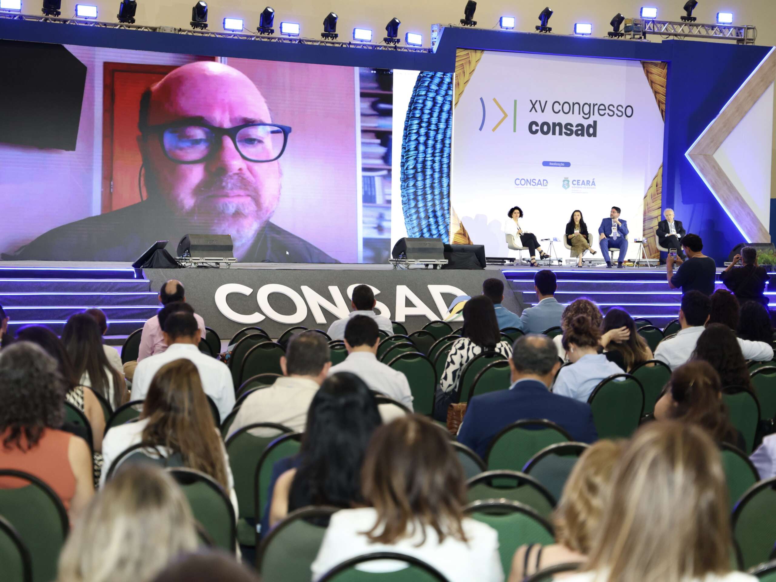 Modernização do Estado pauta discussões sobre federalismo e inovação no Consad 2026